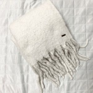 🚫SOLD Oversized Hollister Scarf